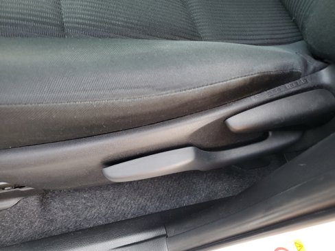 Used 2018 Toyota RAV4 LE image 14