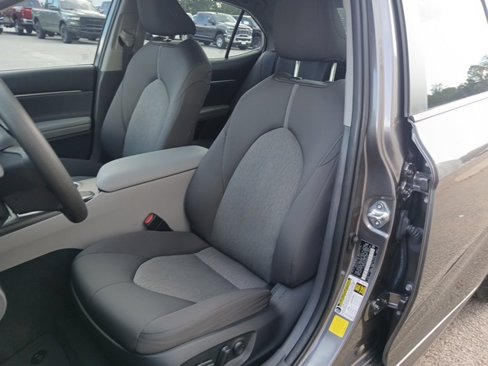 Used 2022 Toyota Camry LE image 39