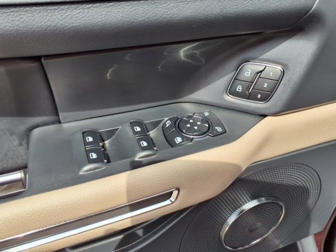 Used 2024 Ford Expedition XLT image 13