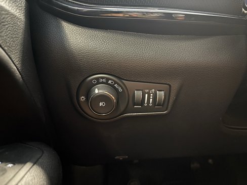 Used 2022 Jeep Compass Trailhawk w/ Trailhawk Elite Group image 28