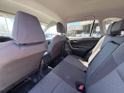 Used 2022 Toyota RAV4 XLE image 15