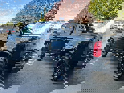 Used 2021 Chevrolet Colorado ZR2 w/ ZR2 Midnight Special Edition image 5