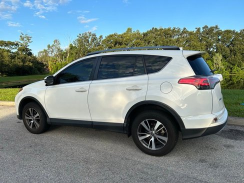 Used 2018 Toyota RAV4 XLE image 3