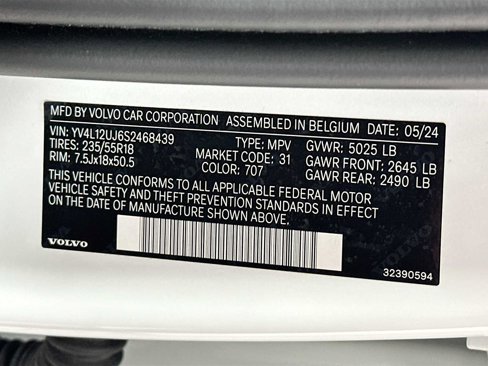 Certified 2025 Volvo XC40 B5 Core image 31