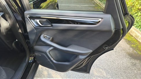 Used 2018 Porsche Macan S image 22