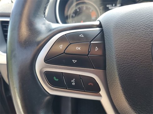 Used 2019 Jeep Cherokee Latitude w/ Cold Weather Group image 30