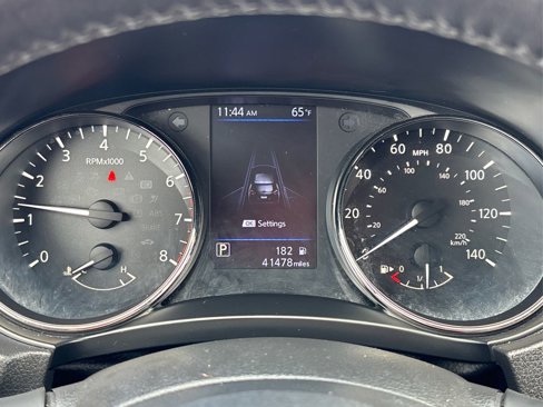 Used 2019 Nissan Rogue SV w/ Premium Package image 16