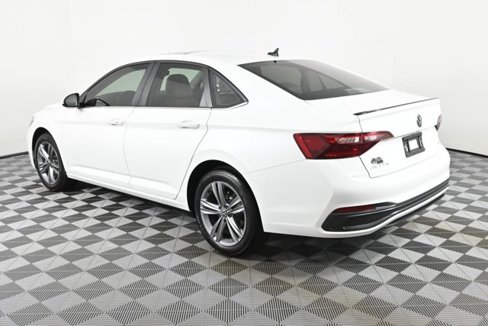 Used 2024 Volkswagen Jetta SE image 8