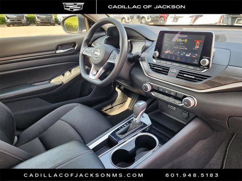 Used 2024 Nissan Altima 2.5 SV image 17