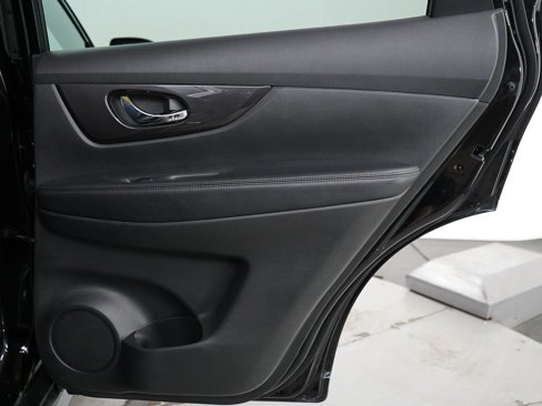 Used 2020 Nissan Rogue SV image 10