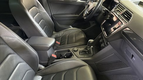 Used 2019 Volkswagen Tiguan SEL Premium w/ 3rd Row Seat Package image 26
