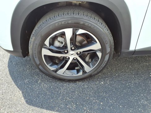 Certified 2025 Chevrolet Trax RS image 29