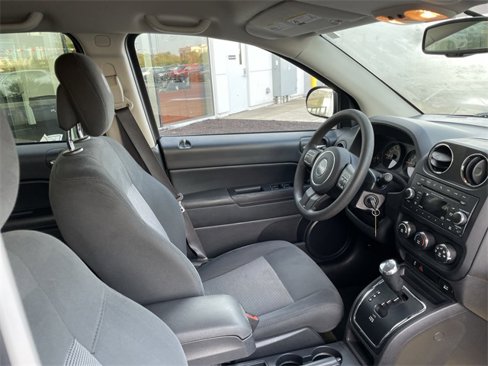 Used 2017 Jeep Compass Sport w/ Power Value Group image 18