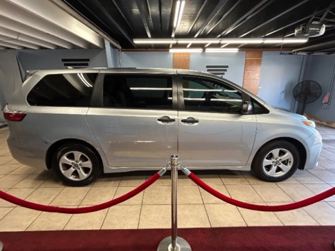 Used 2019 Toyota Sienna L image 5