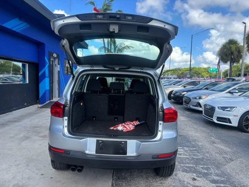 Used 2018 Volkswagen Tiguan Limited w/ Alloy Wheels Package image 15