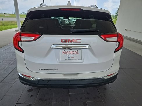 Used 2022 GMC Terrain SLT w/ LPO, Floor Liner Package image 8