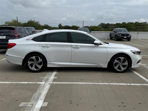 Used 2018 Honda Accord EX image 2