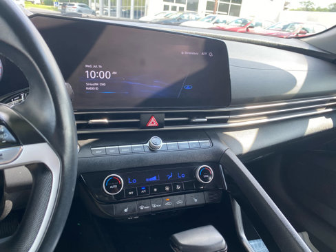 Certified 2023 Hyundai Elantra Limited w/ Preferred Accessory Package image 16
