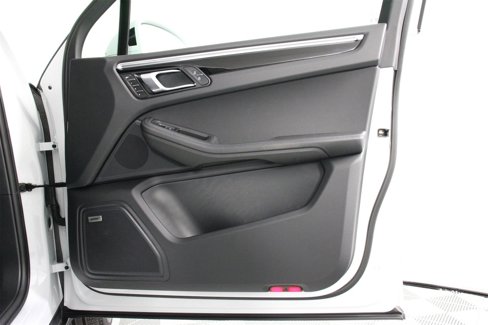 Certified 2025 Porsche Macan image 23