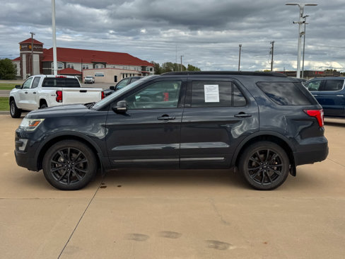 Used 2017 Ford Explorer XLT w/ XLT Technology Feature Bundle image 3