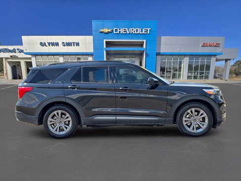 Used 2022 Ford Explorer XLT w/ Equipment Group 202A image 6
