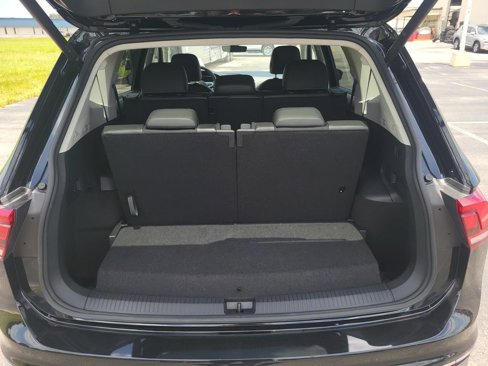 Used 2024 Volkswagen Tiguan SE image 11