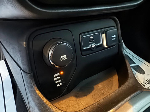 Used 2017 Jeep Renegade Sport w/ Power & Air Group image 34