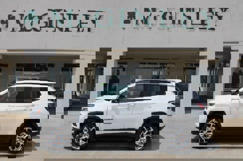 Used 2022 Jeep Compass Latitude image 1