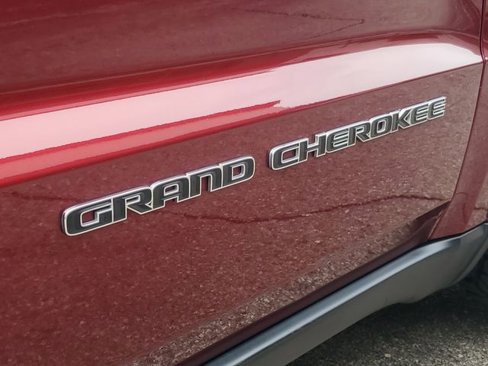 Used 2018 Jeep Grand Cherokee Laredo image 6