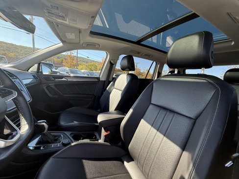 Certified 2022 Volkswagen Tiguan SE image 11