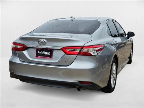 Used 2020 Toyota Camry LE image 5