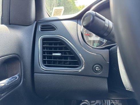 Used 2011 Chrysler 200 Limited image 22