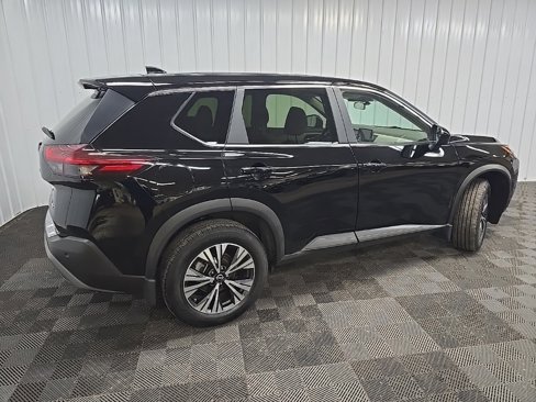 Used 2023 Nissan Rogue SV image 3