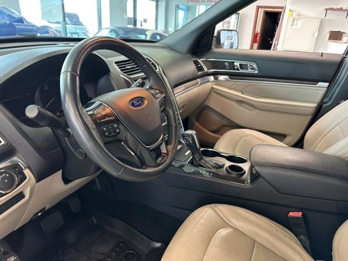 Used 2019 Ford Explorer Limited w/ Ford Safe & Smart Package image 33