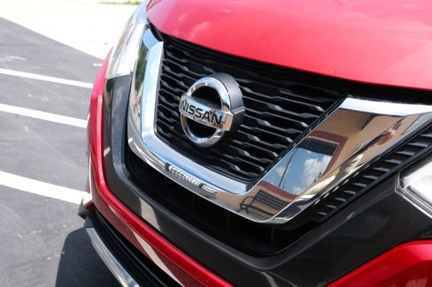 Used 2017 Nissan Rogue SV image 11