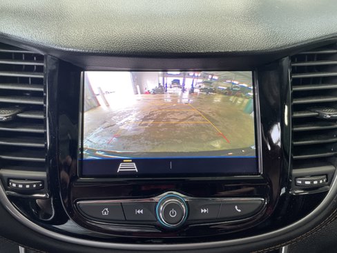 Used 2022 Chevrolet Trax LT w/ LT Convenience Package image 13