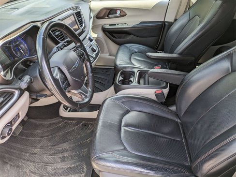 Used 2019 Chrysler Pacifica Touring-L image 12