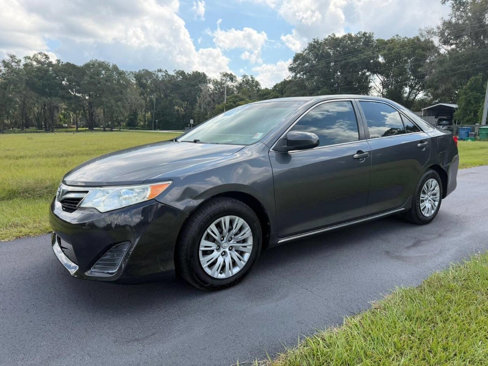 Used 2012 Toyota Camry LE image 1