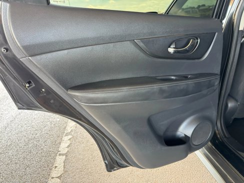 Used 2019 Nissan Rogue SV image 18