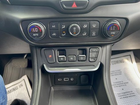 Used 2019 GMC Terrain SLE w/ Driver Convenience Package image 24