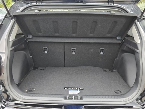 Certified 2025 Hyundai Venue SEL image 14