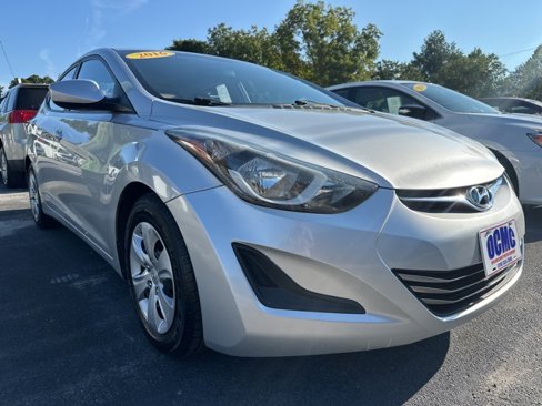 Used 2016 Hyundai Elantra SE image 1