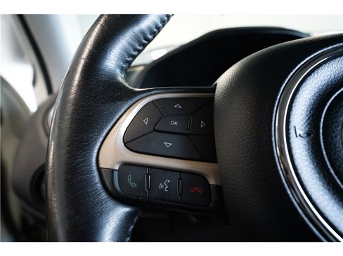 Used 2017 Jeep Renegade Latitude image 23