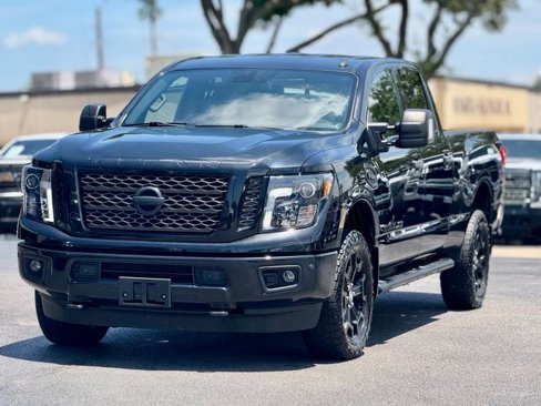 Used 2019 Nissan Titan SV w/ Midnight Edition image 3