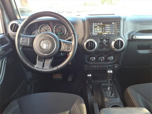 Used 2016 Jeep Wrangler Unlimited Sahara image 16