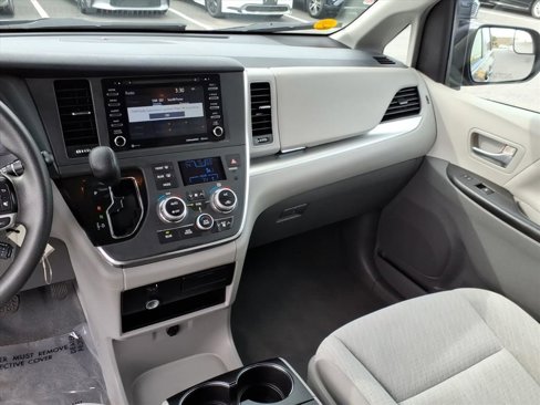 Certified 2019 Toyota Sienna LE image 14