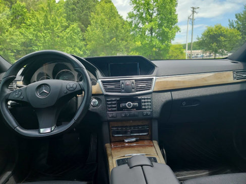 Used 2011 Mercedes-Benz E 550 Sedan image 27