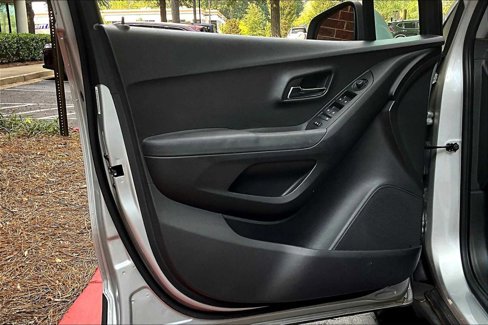 Used 2017 Chevrolet Trax LT w/ LT Convenience Package image 20