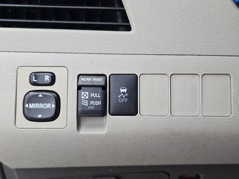 Used 2014 Toyota Sienna XLE image 26