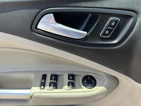 Used 2015 Ford Escape SE image 32